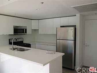 1st image of 939 Palm Ave APT 402