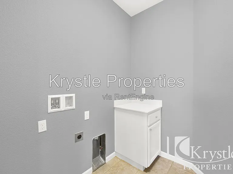 1649 Roma Dr — Photo 28