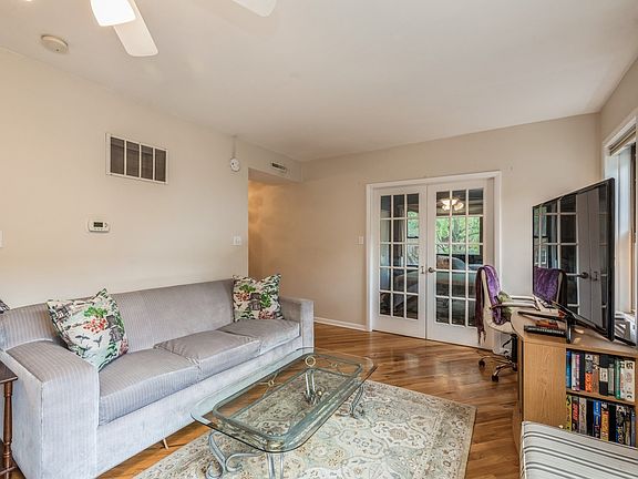 3rd image of 5225 N Hoyne Ave APT 1