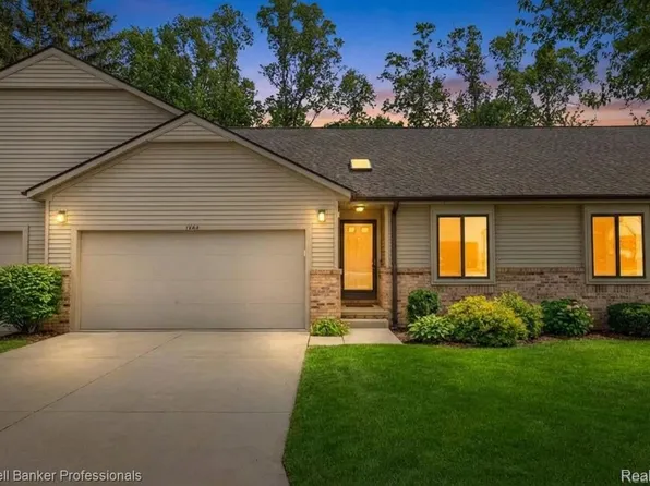 1964 Pine Ct, Waterford, MI 48328