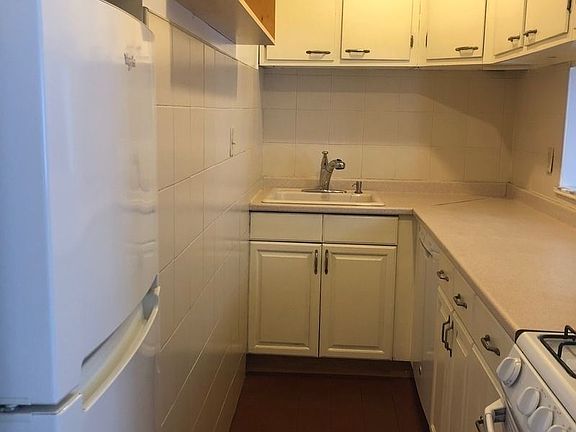 4th image of 343 E 9th St #4A