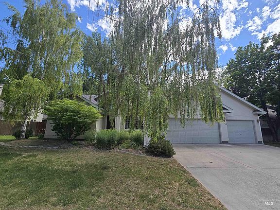 3rd image of 344 6th Ave E