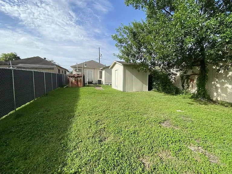 8213 E Erath St — Photo 12