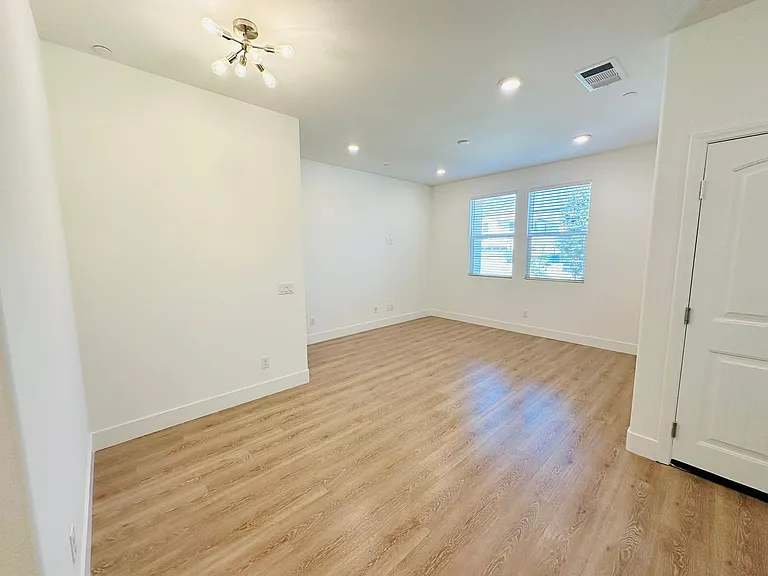 10964 Roble St #2 — Photo 5