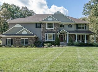 7 Forest Ridge Dr, Hackettstown, NJ 07840