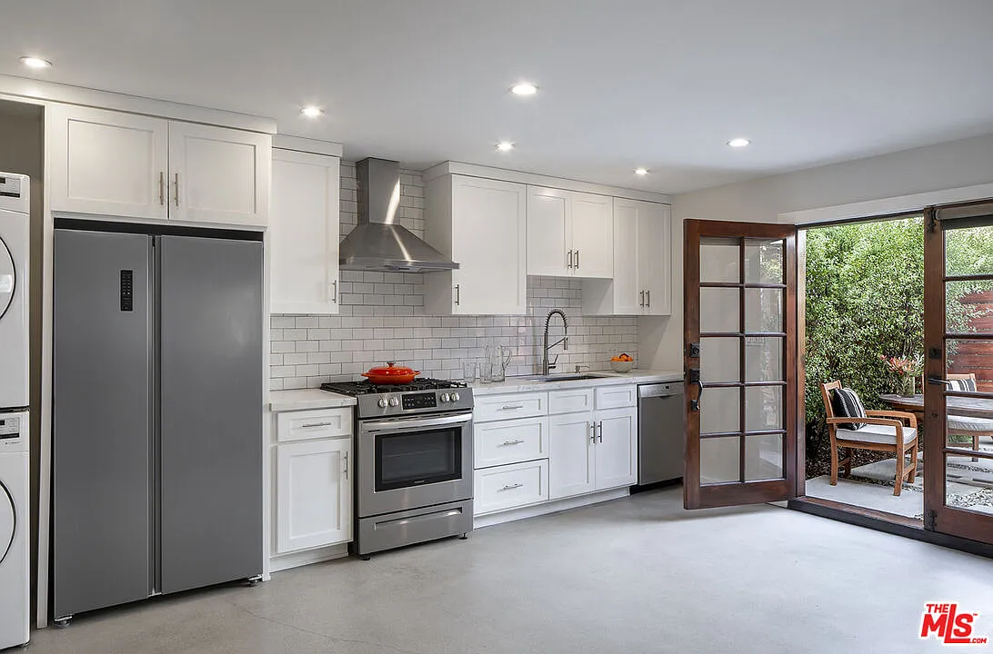 1 bed, 600 sqft, $2,400 — Photo 1