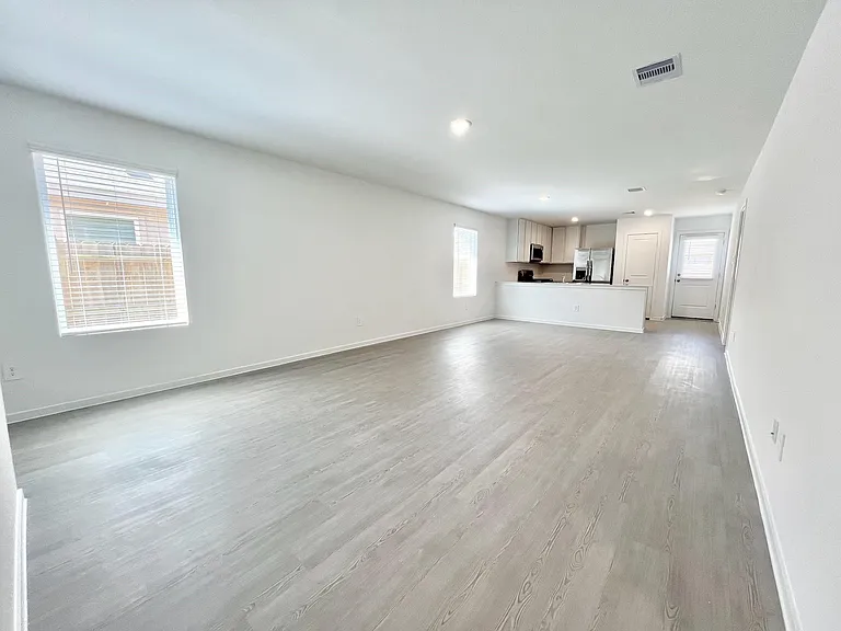 3019 Mallorca Dr — Photo 3