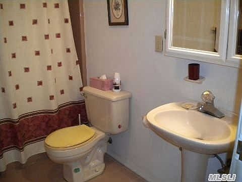 4th image of 139 Brookfield Ave