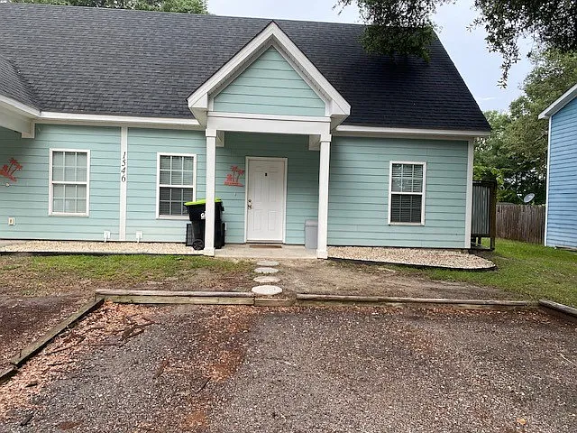 1546 Randall St SW #B — Photo 2