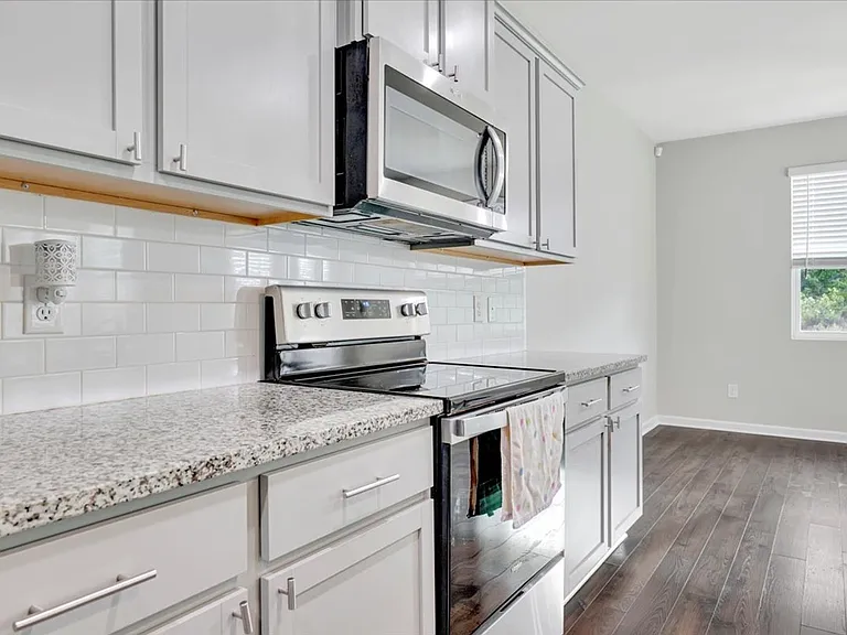 1127 Sims Dr — Photo 16