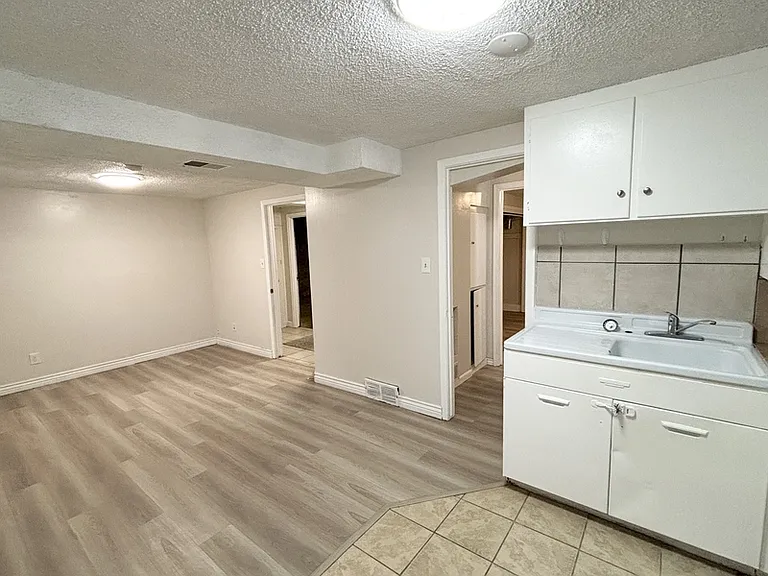 416 W Cornell Dr — Photo 5