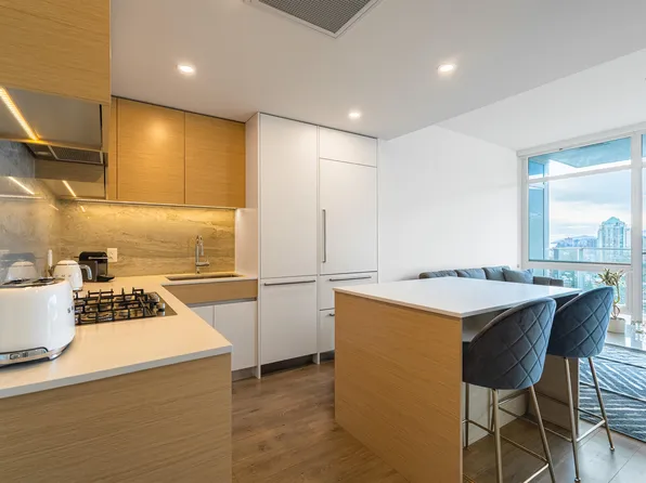 200 Klahanie Ct #1107, West Vancouver, BC V7P 3P5