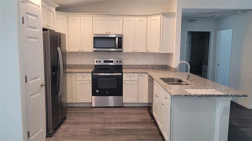 3 bed, 2.0 bath, 1350 sqft, $1,500 — Photo 2