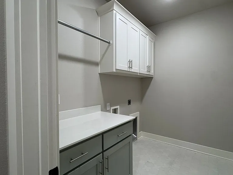 7110 Alexander Dr — Photo 24