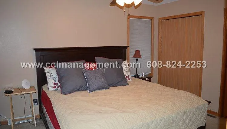 4 bed, 1890 sqft, $2,795 — Photo 2