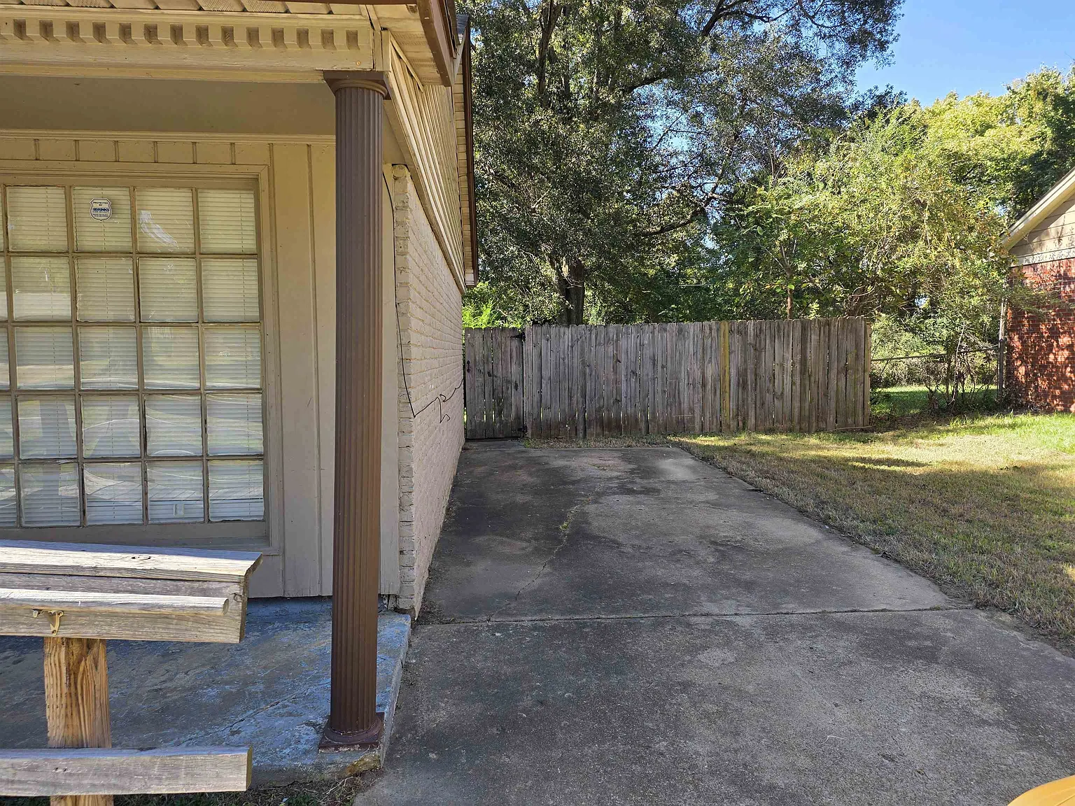 3 bed, 1.0 bath, 960 sqft, $1,025 — Photo 3