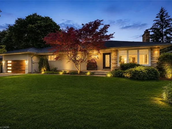 2074 Rebecca St, Oakville, ON L6L 2A2