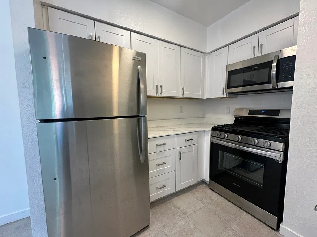 2529 N Forgeus Ave — Photo 2