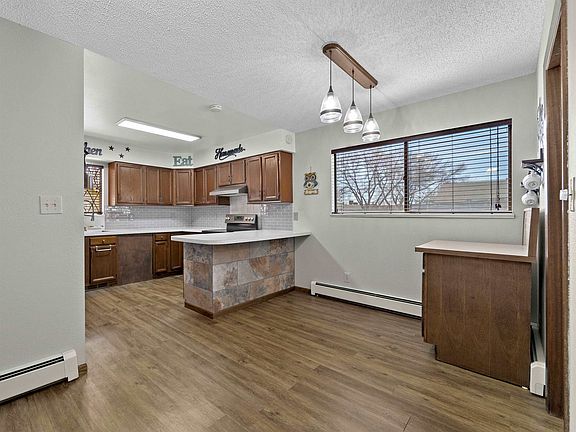 4th image of 614 Hudsons Bay Dr