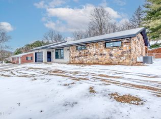 1107 SW Hillview Dr, Abingdon, VA 24210