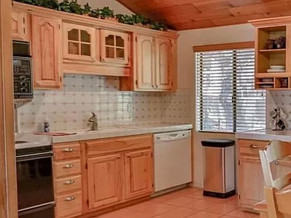 5th image of 27821 Peninsula Dr N #305