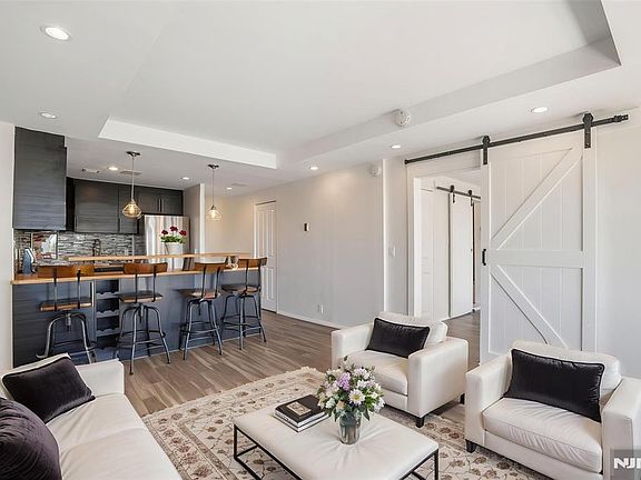 3rd image of 6 Horizon Rd APT 201