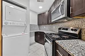 658 Royalty Ct — Photo 8