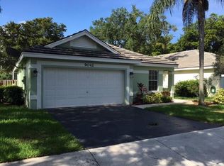 9042 Lake Park Cir, Fort Lauderdale, FL 33328