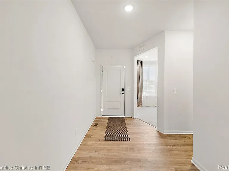 2436 Parkshore Dr — Photo 3