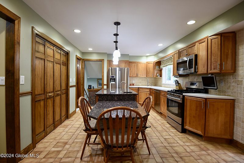 5th image of 5 Cedarcrest Drive
