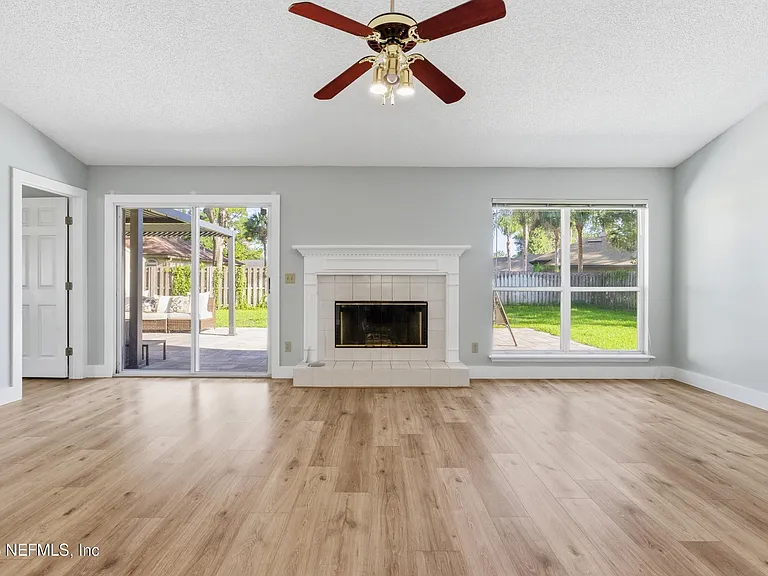 421 Chicopee Ct — Photo 15