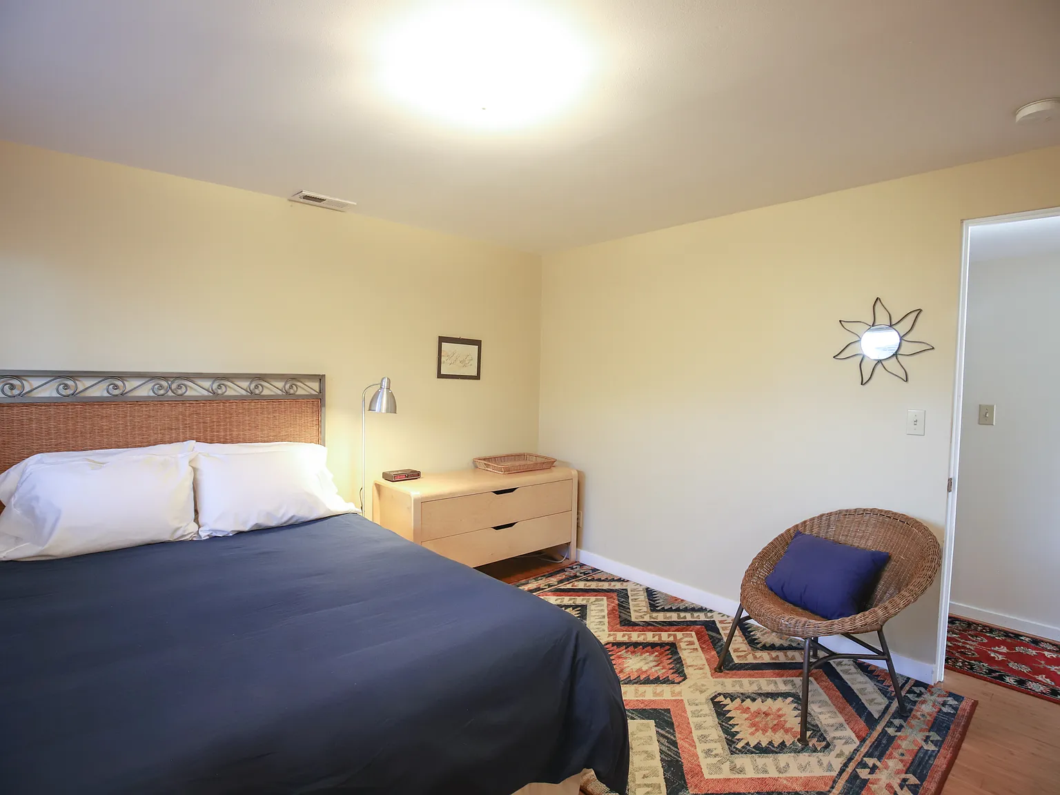 2 bed, 1100 sqft, $3,200 — Photo 2