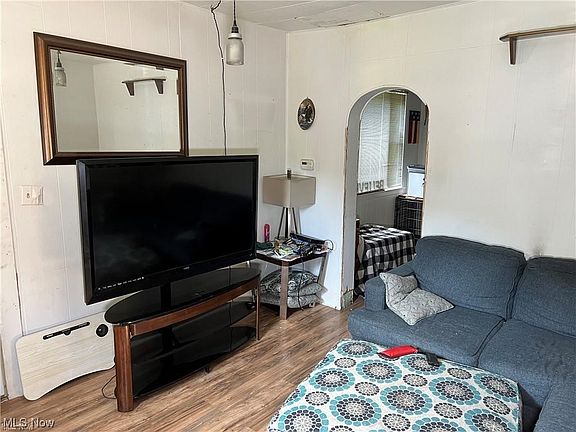 3rd image of 519 E 5th St