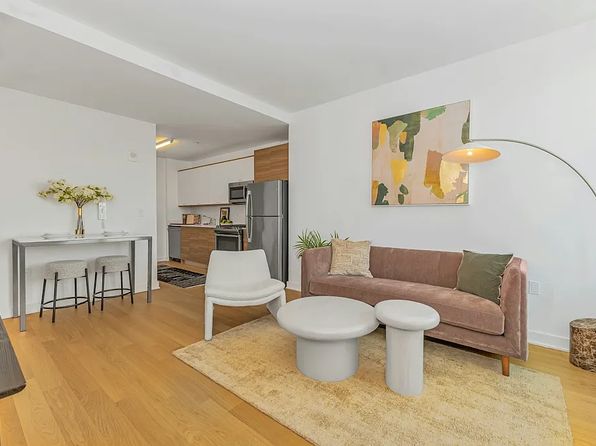 43-22 Queens St #910