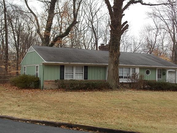 2nd image of 718 Beechwood Ln