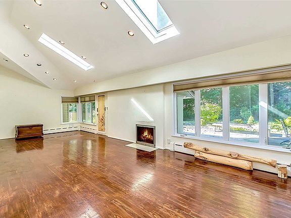 3rd image of 11 Horseshoe Ln