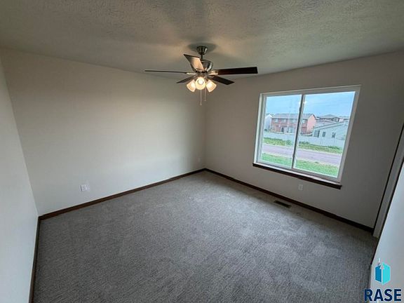 5th image of 9424 W Tunis Dr