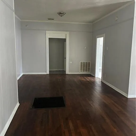 61 Alexander St — Photo 2