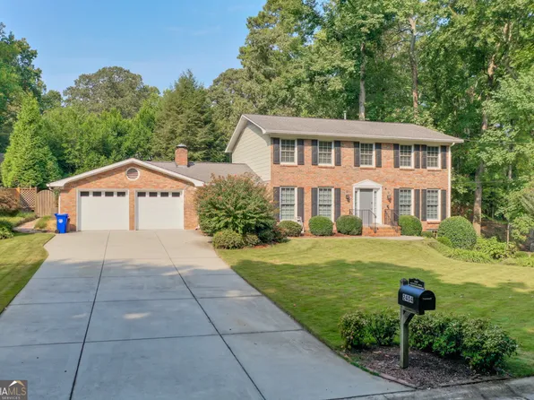 2404 Riverglenn Cir, Atlanta, GA 30338