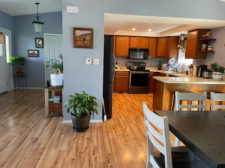 598 Stanford Way — Photo 11