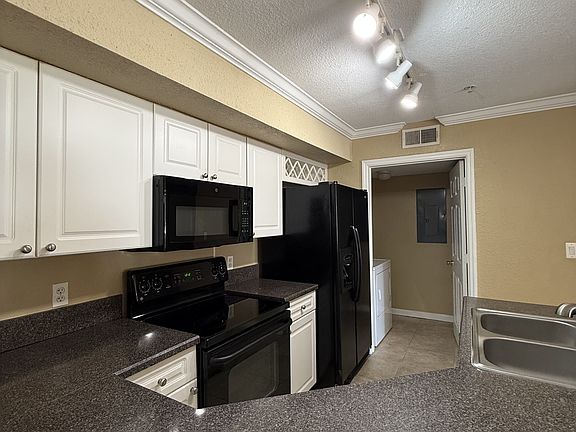 3rd image of 800 Boardwalk Dr #617B617
