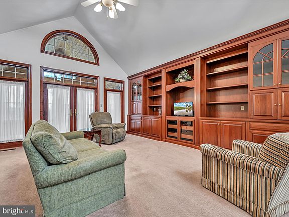 5th image of 703 Centerfield Dr