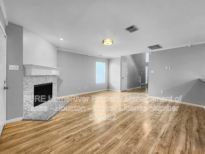 4 bed, 2.5 bath, 2114 sqft, $2,195 — Photo 3