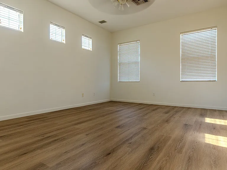 2051 E Carla Vista Dr — Photo 27