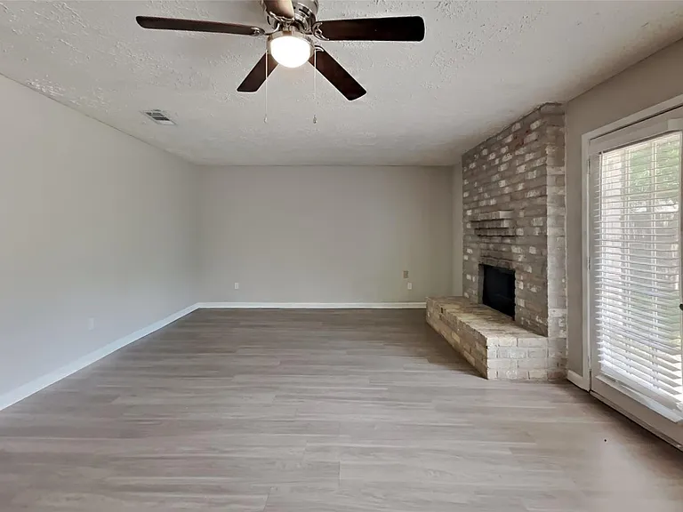 14227 Bella Dr — Photo 3