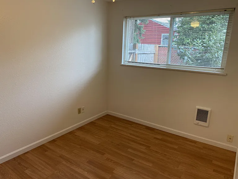 7425 SE Henry St — Photo 10