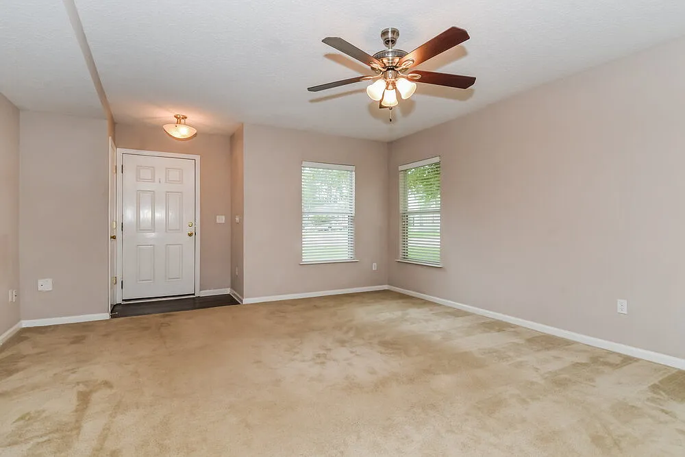 3 bed, 2.0 bath, 1300 sqft, $2,075 — Photo 3