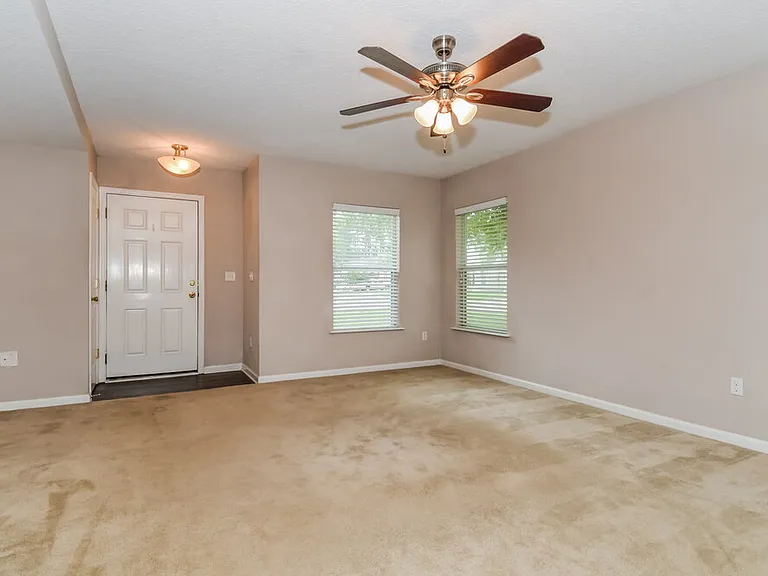 948 Collinswood Dr — Photo 3