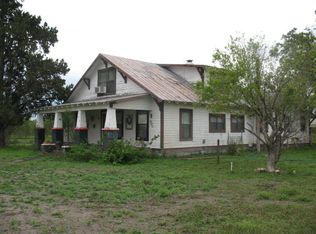 819 Fm 4013, La Pryor, TX 78872