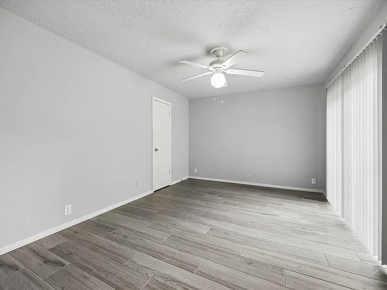 2110 Gray Falls Dr — Photo 20